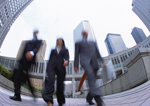 チェックをするミステリーショッパー